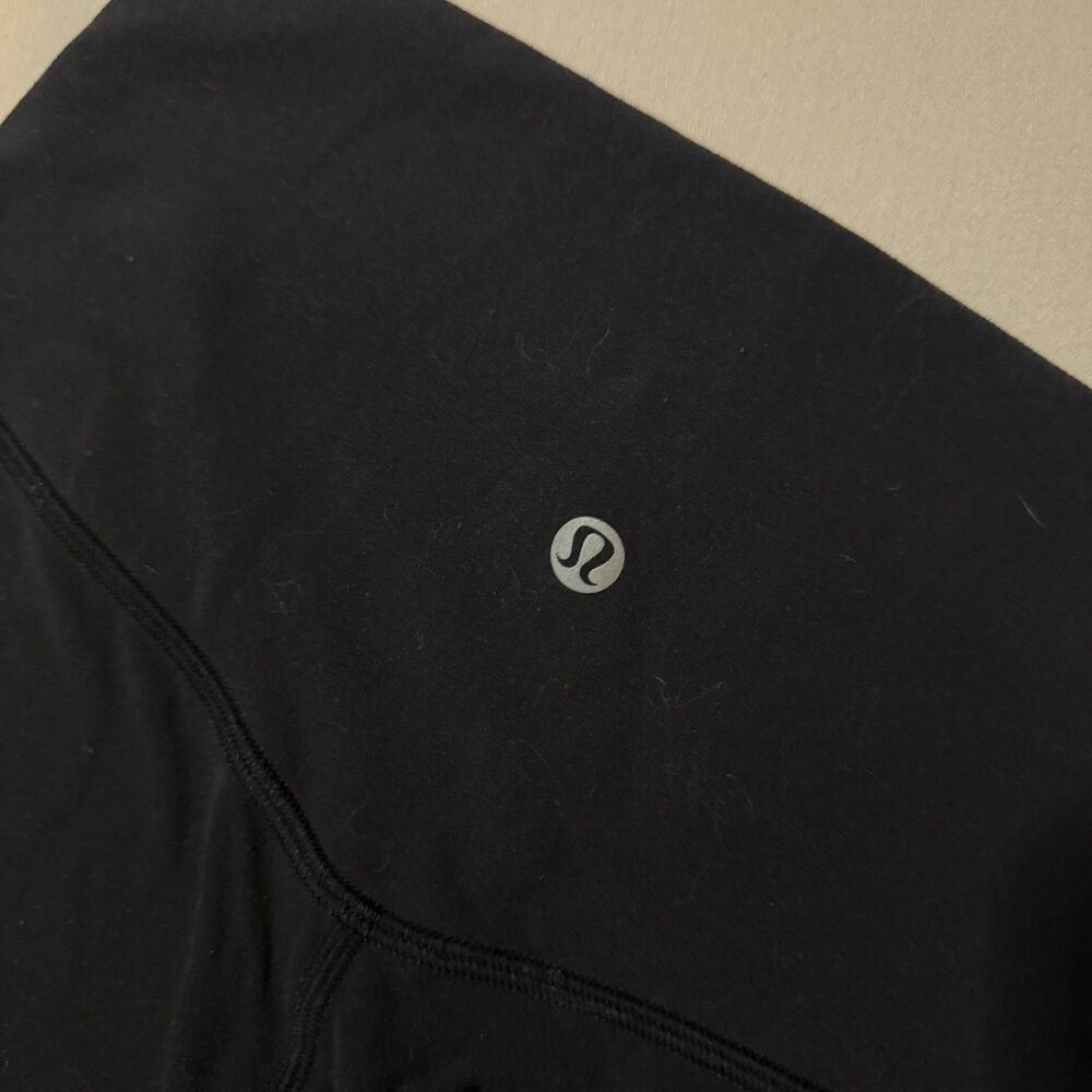 Lululemon black yoga biker shorts size 4 butter soft
